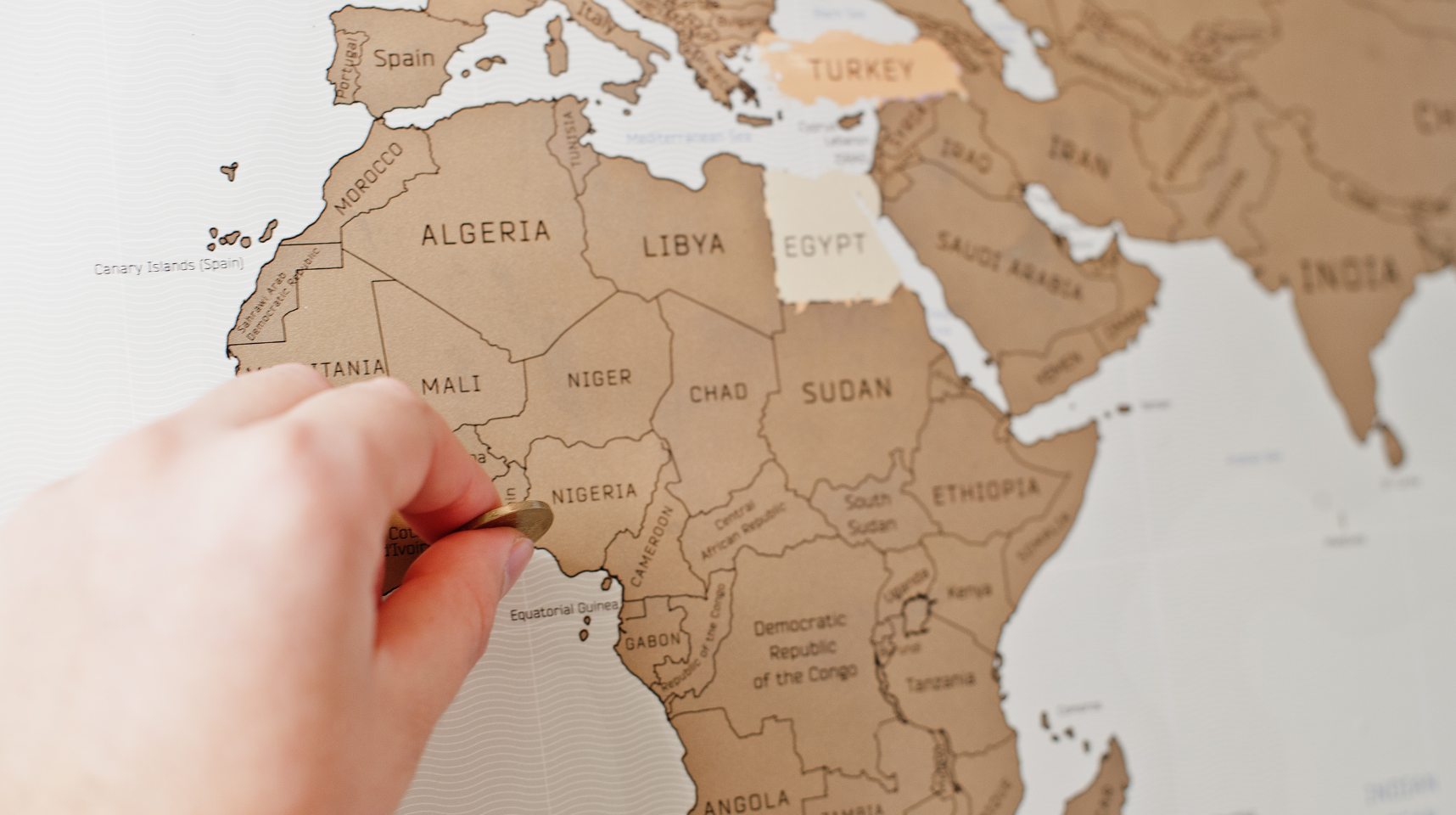 Why Every Traveller Needs a Scratch-Off Map: Track Your Trips in Style